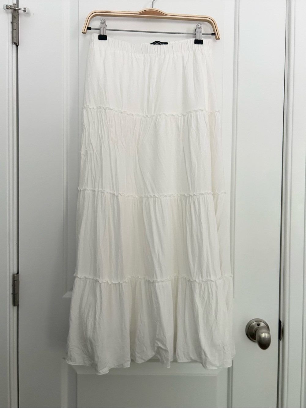 Brandy Melville Izzy Skirt in White - Picture 2 of 5